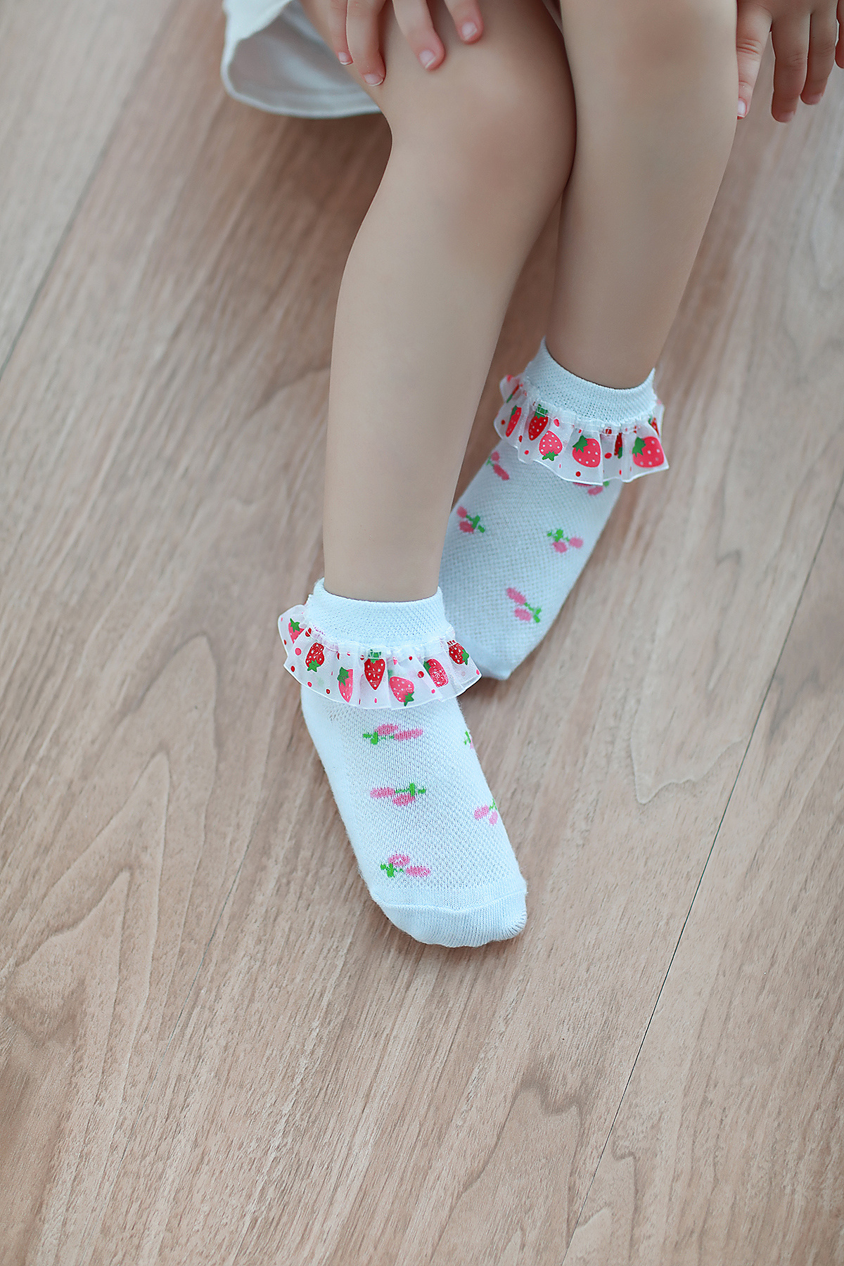 中國(guó)童模服裝拍攝可愛女童模襪子網(wǎng)店拍攝